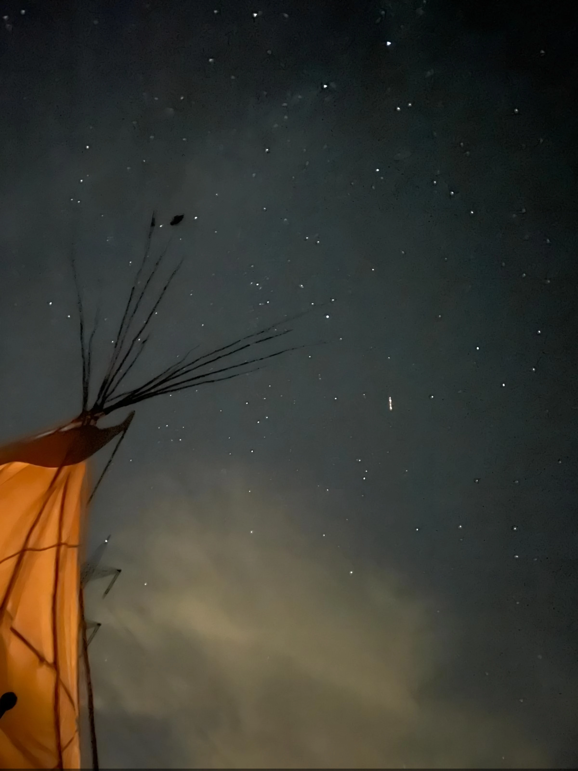 Tipi schräg mit Sternen